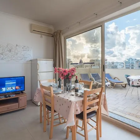 Blue Waters 2 Bedroom Penthouse, With Large Outside Terrace In Апартаменты Слима