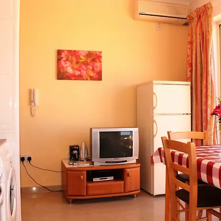 Blue Waters 2 Bedroom Penthouse, With Large Outside Terrace In Слима